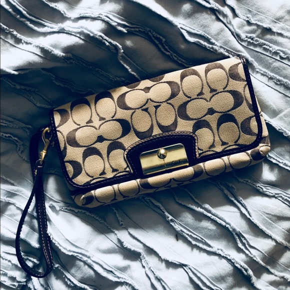 Coach Handbags - FINAL $$ ⬇️ Coach Kristen Signature Large Wristlet